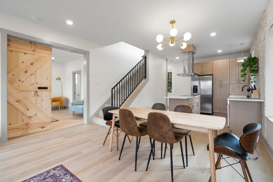 Building Photo - 530 Continental Dr