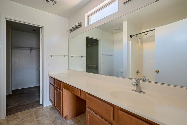 Building Photo - 4 Bedroom home for rent