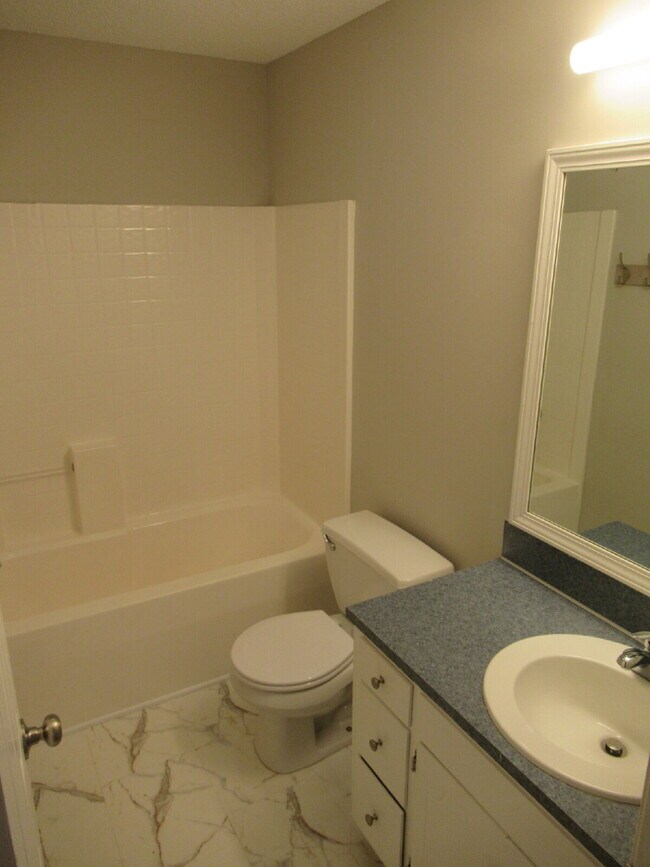 Building Photo - Renovated 2-Bedroom Duplex for Rent Just North of Lincolnton!
