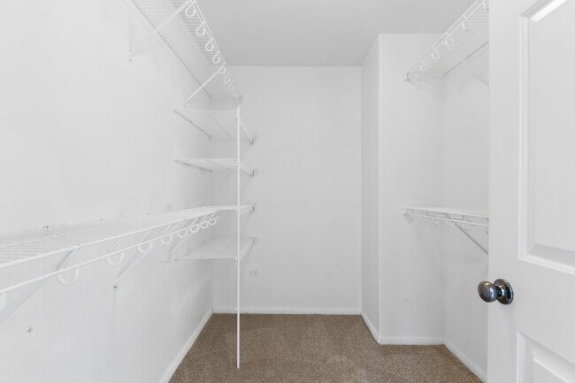 Building Photo - SE!! Pebble and Pollock!! Crystal Springs!...