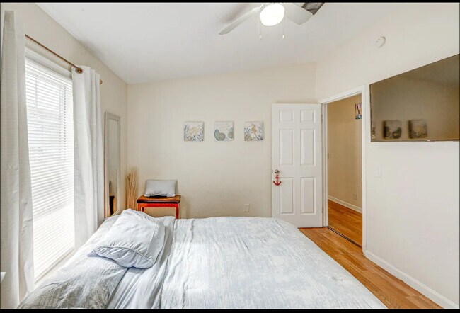 Building Photo - 716 21st St