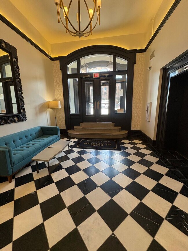 Building Photo - LEASE SPECIAL! HALF OFF FIRST FULL MONTH! Historic and Upscale 1 Bedroom 1 Bathroom Downtown