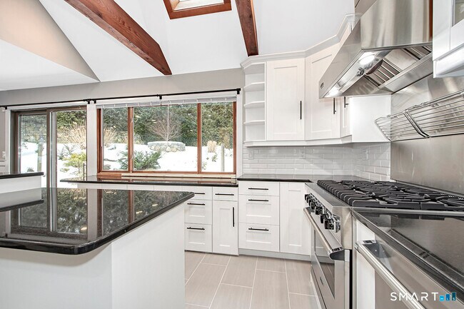 Building Photo - 17 Ferry Ln