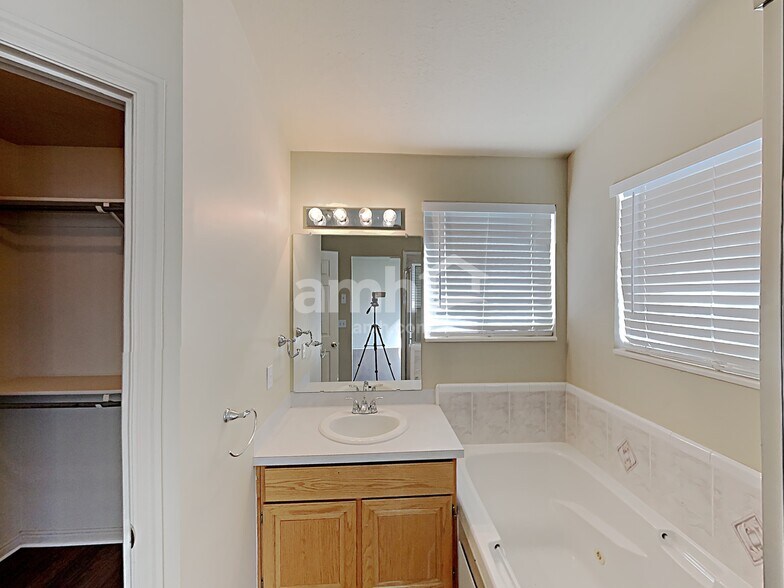 Building Photo - 126 S 1600 W