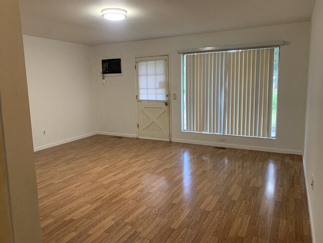 Living Room - 2215 Lelaray St