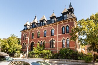 Building Photo - 28 Seaverns Ave