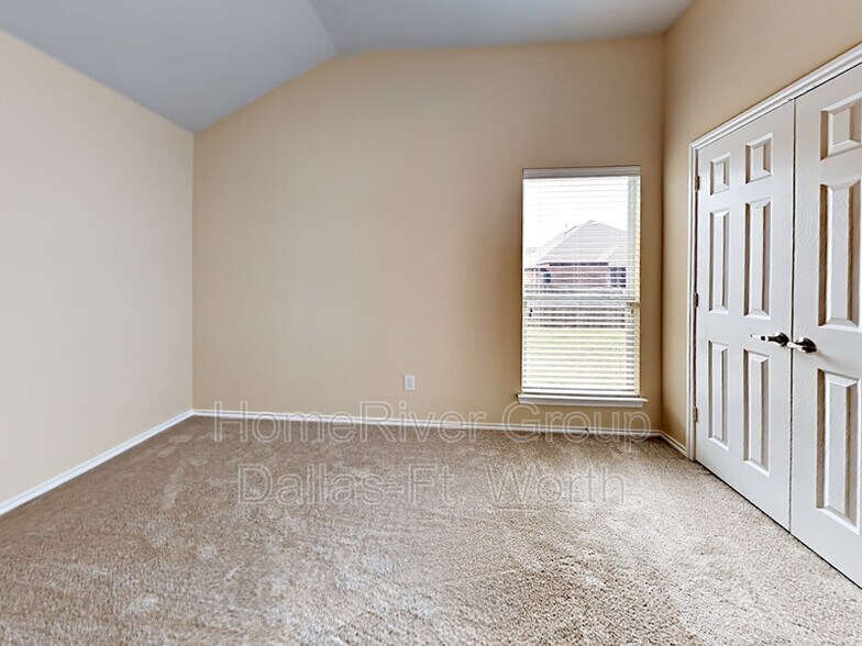 Building Photo - 2024 El Camino Dr