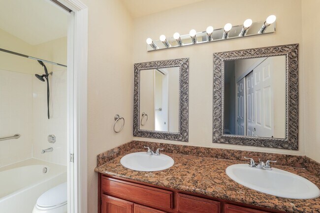 Building Photo - PURE Property Management Presents: Well-maintained 3-bedroom, 2-bath home in Cloverdale!