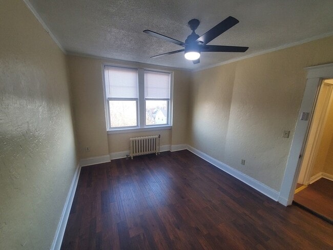 Building Photo - 415 County St