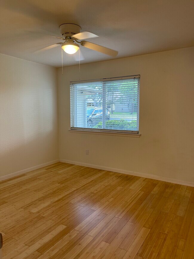 Building Photo - 3837 Cologne Ln