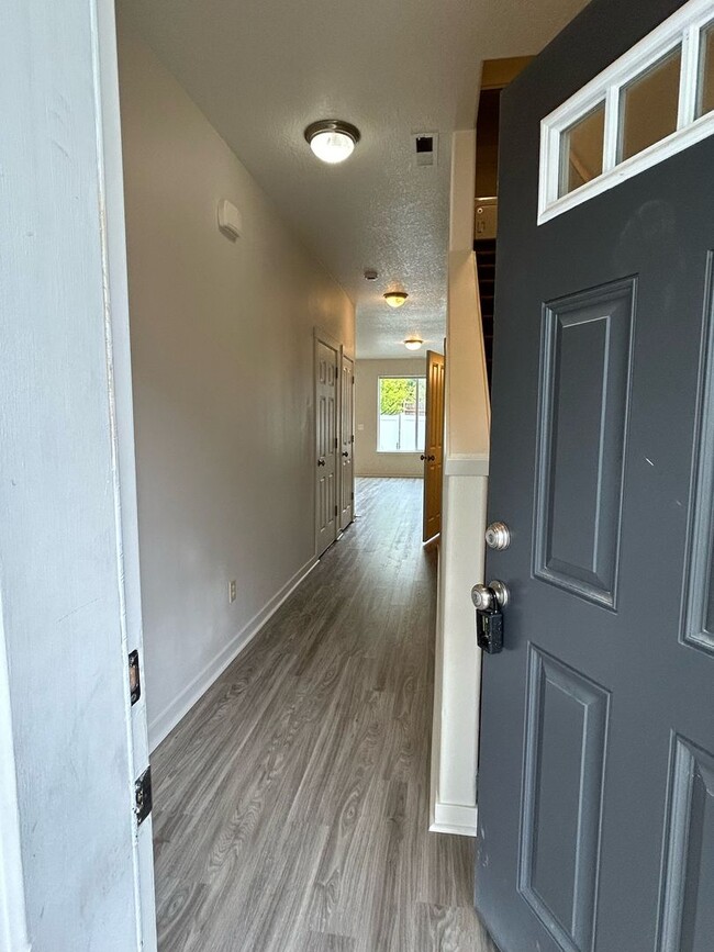 Building Photo - Beautifully Renovated 3 Bedroom Townhome i...