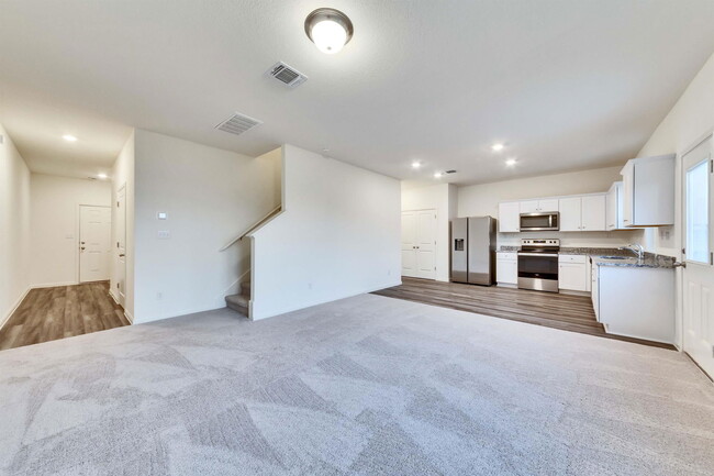 Building Photo - 1008 Gray Fox Lp