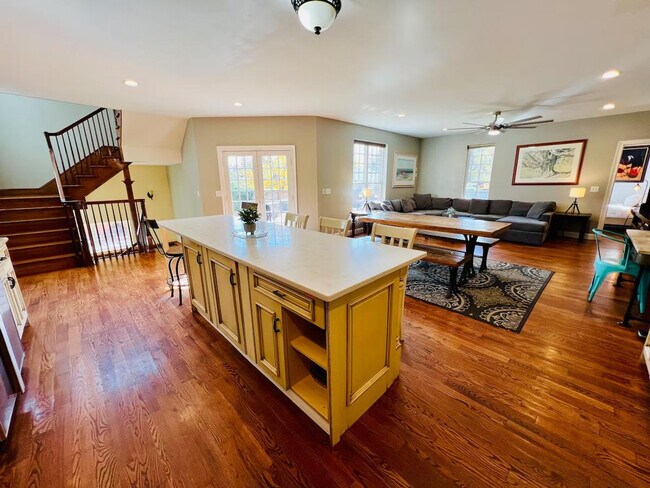 Building Photo - 3209 W Fairview Pl