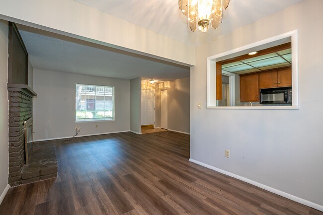 Building Photo - Renovated 1 bedroom in desirable midtown T...