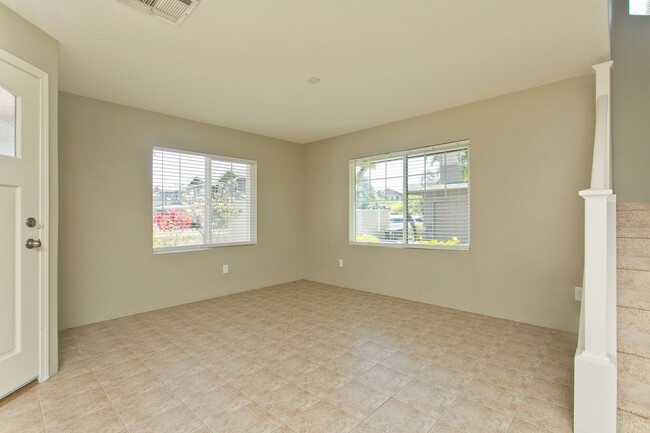 Building Photo - Available December 1st, Three Bedroom 2 1/...