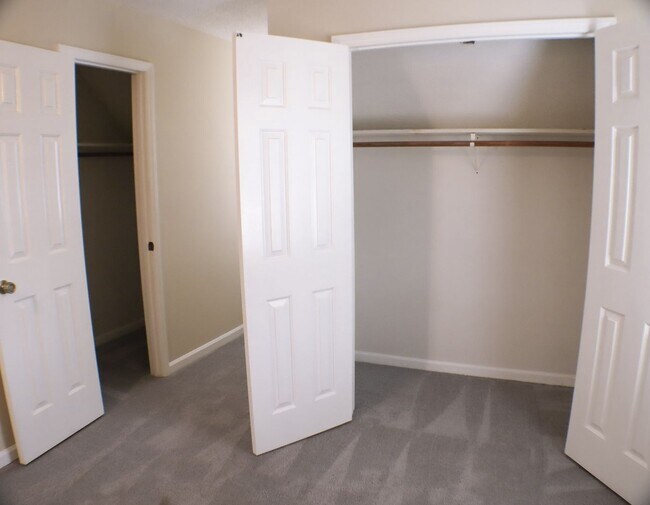 Building Photo - Lovely 5 bedroom, 2 bathroom brick home in Reidsville