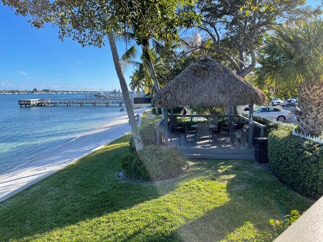 Building Photo - 5600 N Flagler Dr