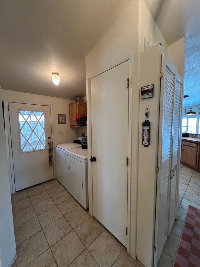 Building Photo - NICE HOME IN THE FOOTHILLS!
