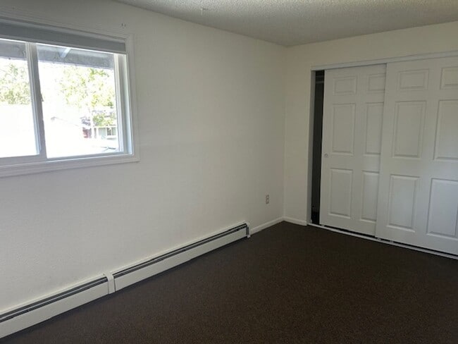Building Photo - 2262 square foot 4/2.5/2 home