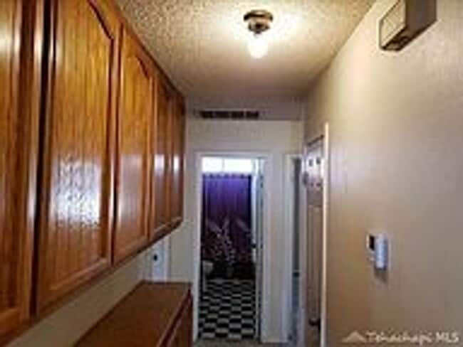 Building Photo - Beautiful 3/2 in Oak Knolls