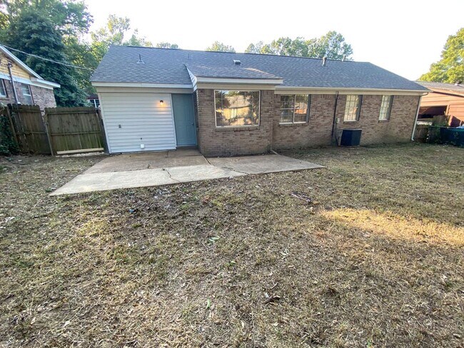 Building Photo - 3 bed, 2 bath near Yale and Raleigh Millington Rd in Raleigh / $500 gift card offer with 12/31/25...