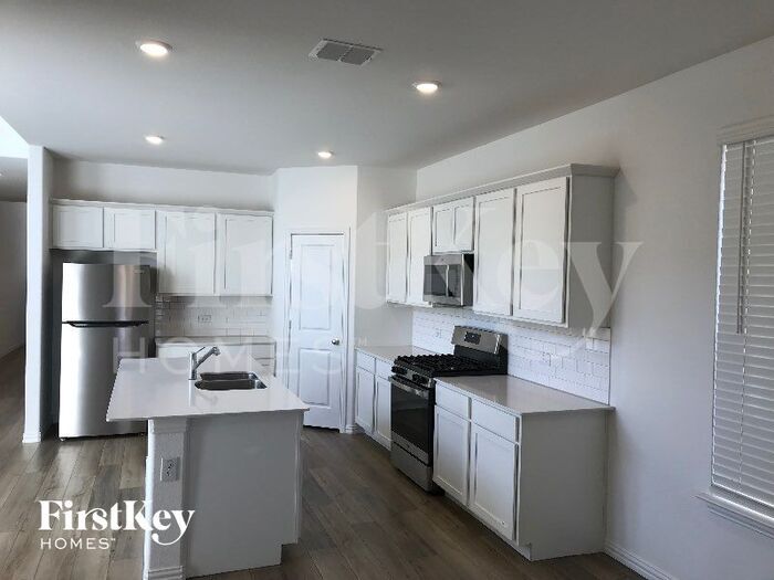 Building Photo - 2512 Northcote Dr