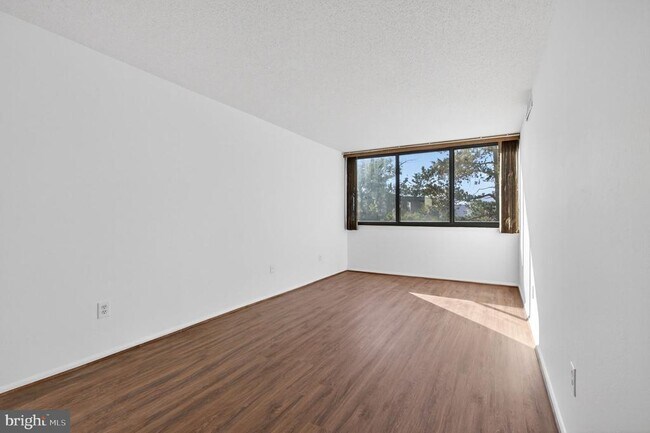 Building Photo - 16 S Van Dorn St