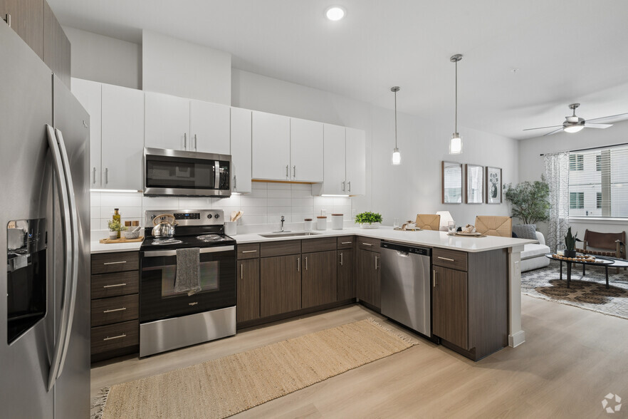 1BR, 1BA - 630SF - Kitchen - Augustine