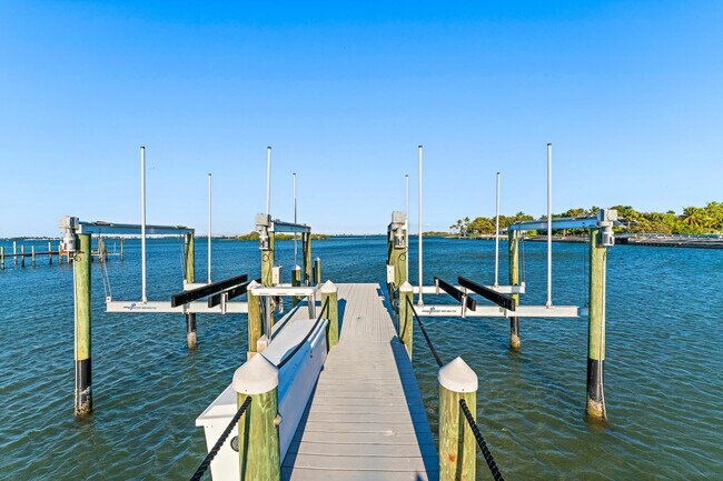 Building Photo - 116 S Sewalls Point Rd