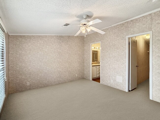 Building Photo - Charming Coastal Retreat in Ridgeway | Fenced Yard + Garage | Hobe Sound