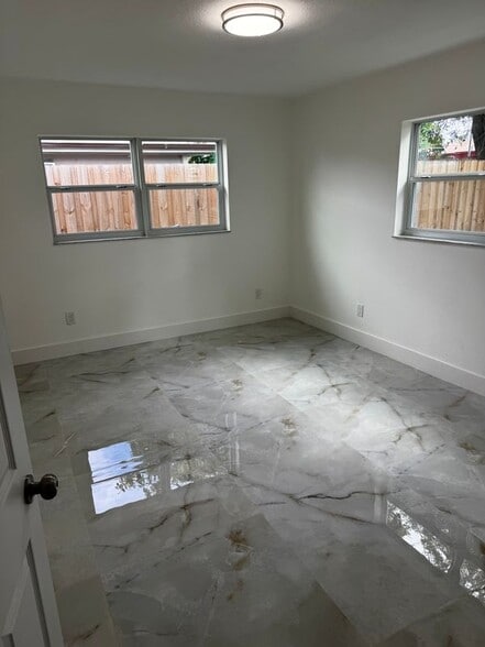 Building Photo - 2040 NW 185th Ter