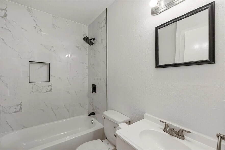 Building Photo - 3536 Softcloud Dr