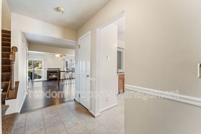 Building Photo - 726 Pine Tree Ct