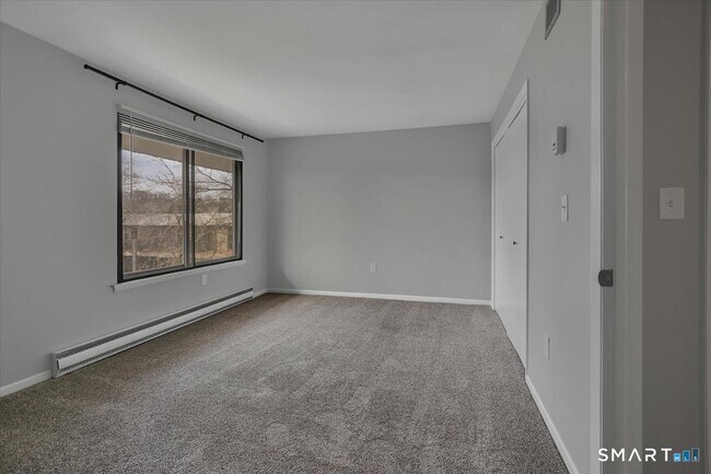 Building Photo - 10 Briar Ct