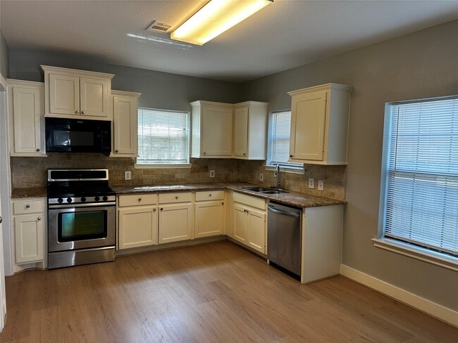 Building Photo - 2910 Wichita St