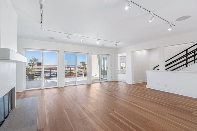 Building Photo - Beautifully Remodeled, 4BR4.5BA Hill Section Home w/ Amazing Panoramic Ocean Views, 3 Decks, Atri...