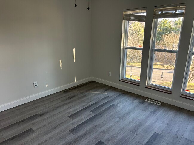 Building Photo - 244 Newport Rd