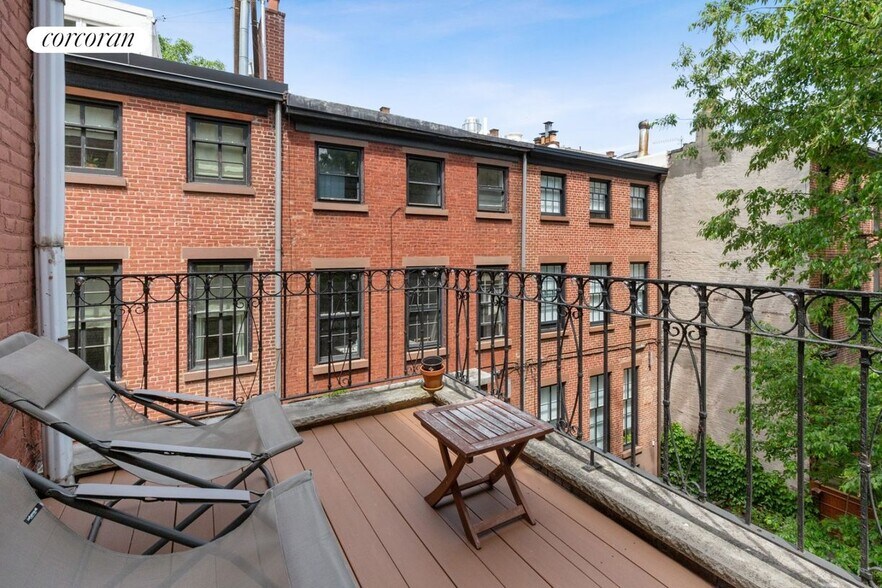 Building Photo - 67 Willow St