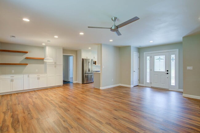 Building Photo - 1307 Bob White Dr