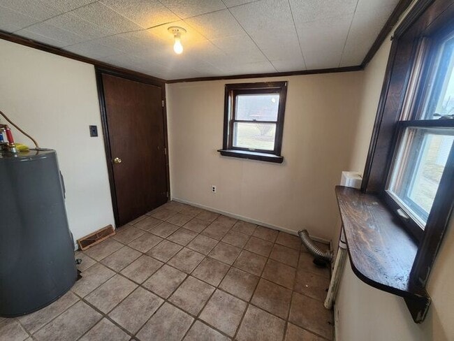 Building Photo - 2 Bedroom House in Newport, IN