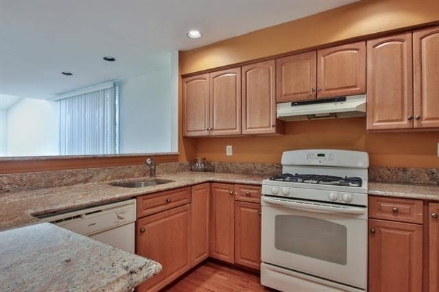 Building Photo - 700 Mainsail Ln