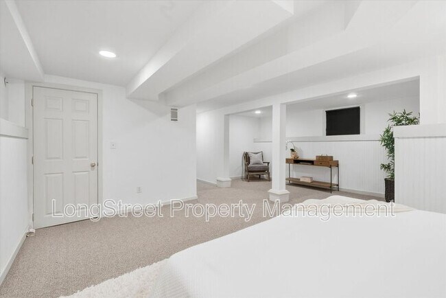 Building Photo - 2338 NW Hoyt St