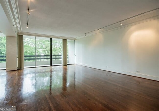 Building Photo - 2660 Peachtree Rd NW