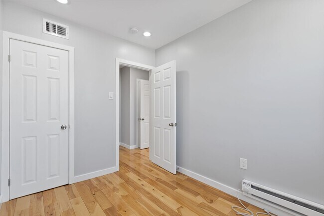 Building Photo - Wow! South Philly Modern 3 Bed 2 Bath Home! Yard! Central Air! W/D! H/W Floors! Gorgeous!