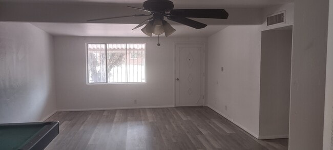 Building Photo - 4725 E 25th St