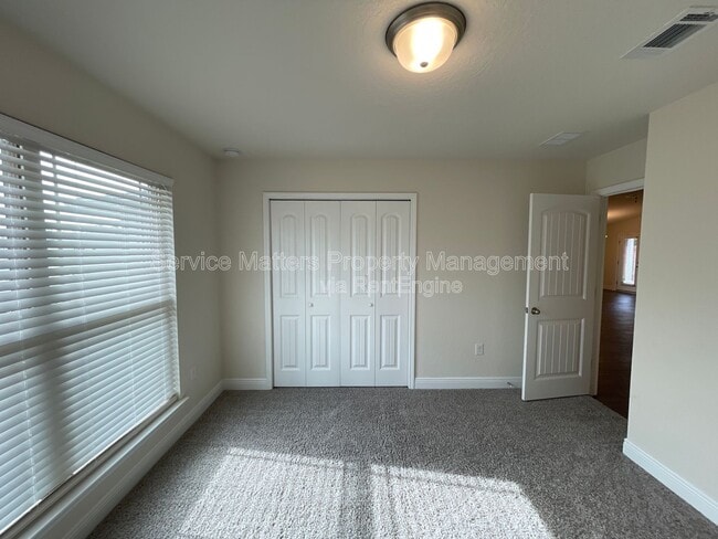 Building Photo - 5153 Peach Dr