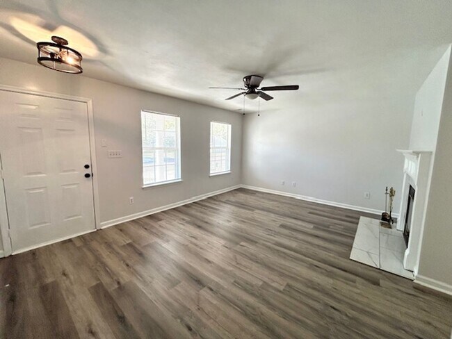 Building Photo - Beautiful 3 Bedroom 2 Bath Home in the Heart of Madison!