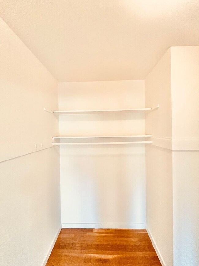 Building Photo - Beautiful 1 Bedroom located in one of San ...