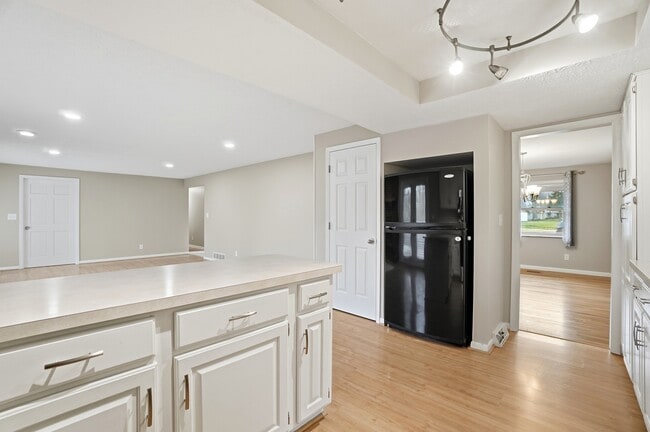 Building Photo - 2481 E Rahn Rd