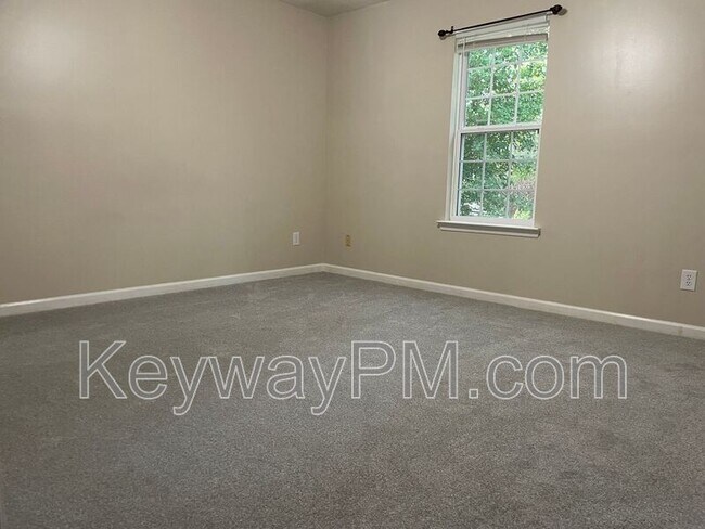 Building Photo - 2412 Deodara Dr